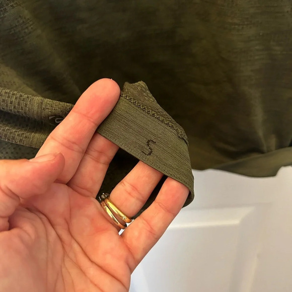 Lululemon
Metal Vent Tech Shortsleeve - Picture 4 of 4